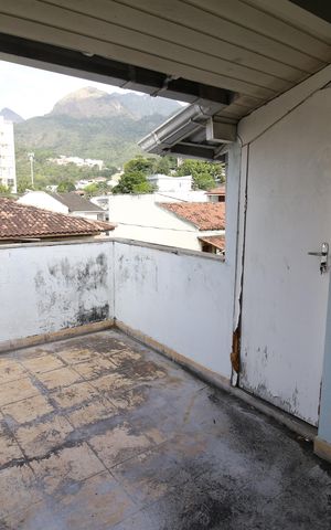 Casa de condomínio à venda com 300m², 6 quartos e 3 vagasÁrea externa