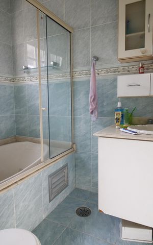 Casa de condomínio à venda com 300m², 6 quartos e 3 vagasBanheiro da suíte 2