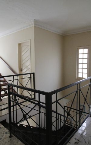 Casa de condomínio à venda com 300m², 6 quartos e 3 vagasHall