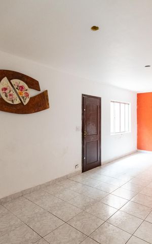 Casa à venda com 134m², 3 quartos e 2 vagas Casa à venda com 134m², 3 quartos e 2 vagasSala