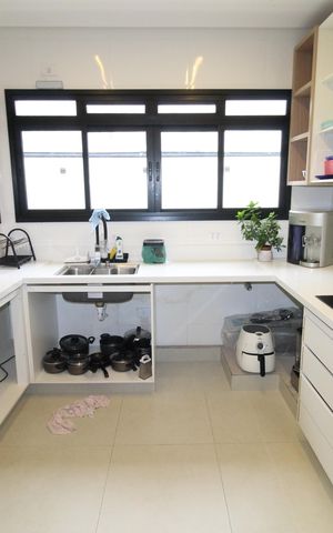 Casa de condomínio para alugar com 200m², 5 quartos e 2 vagasCozinha