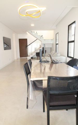 Casa de condomínio para alugar com 200m², 5 quartos e 2 vagasSala