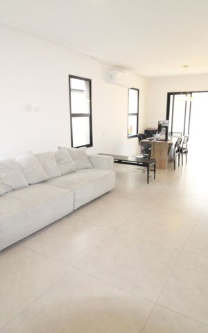Casa de condomínio para alugar com 200m², 5 quartos e 2 vagasSala