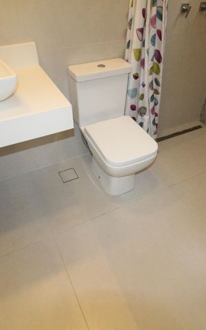 Casa de condomínio para alugar com 200m², 5 quartos e 2 vagasBanheiro da Suíte 1
