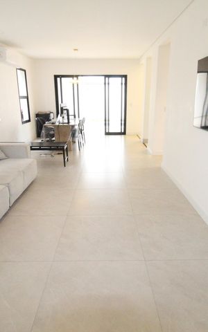 Casa de condomínio para alugar com 200m², 5 quartos e 2 vagasSala