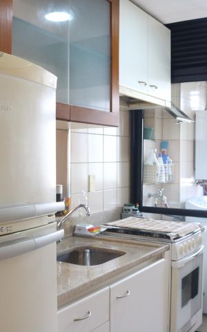 Apartamento à venda com 53m², 2 quartos e 2 vagasCozinha e Área de Serviço