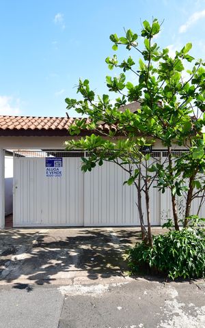 Casa para alugar com 331m², 3 quartos e 3 vagasFachada / Placa