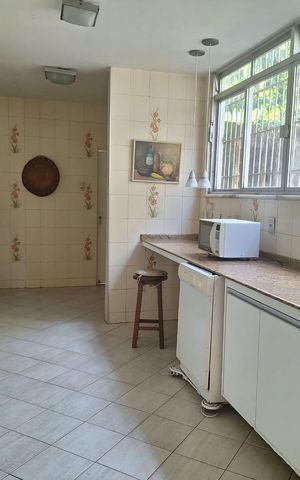 Casa à venda com 621m², 4 quartos e 3 vagas Casa à venda com 621m², 4 quartos e 3 vagasCozinha