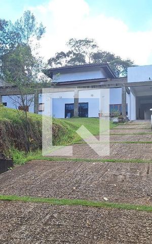 Casa para alugar com 875m², 3 quartos e 5 vagas