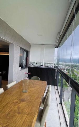 Apartamento à venda com 174m², 3 quartos e 2 vagas Apartamento à venda com 174m², 3 quartos e 2 vagasVaranda