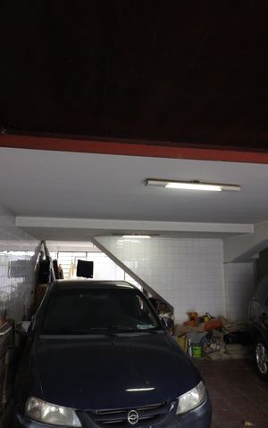 Casa à venda com 220m², 4 quartos e 4 vagasGaragem