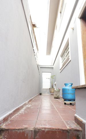 Casa à venda com 220m², 4 quartos e 4 vagasCorredor externo