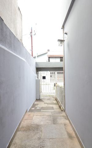 Casa à venda com 220m², 4 quartos e 4 vagasCorredor externo