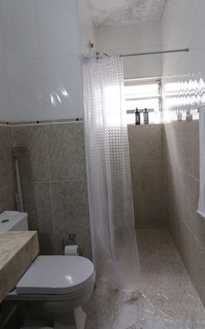 Casa à venda com 220m², 4 quartos e 4 vagasBanheiro da Suíte