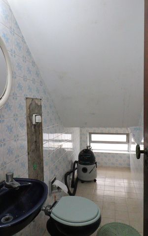 Casa à venda com 220m², 4 quartos e 4 vagasLavabo