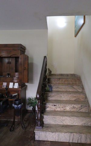 Casa à venda com 220m², 4 quartos e 4 vagasEscada