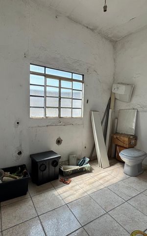 Casa à venda com 330m², 5 quartos e 4 vagas Casa à venda com 330m², 5 quartos e 4 vagasDetalhe