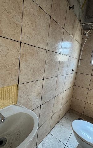 Casa à venda com 330m², 5 quartos e 4 vagas Casa à venda com 330m², 5 quartos e 4 vagasBanheiro 3