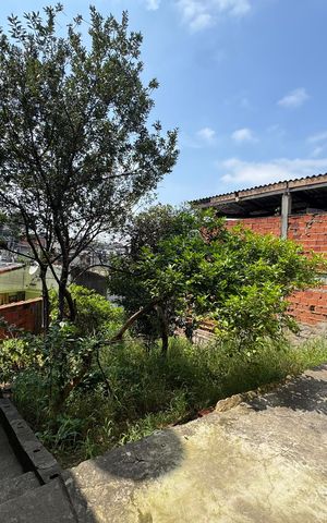 Casa à venda com 330m², 5 quartos e 4 vagas Casa à venda com 330m², 5 quartos e 4 vagasQuintal