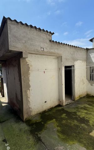 Casa à venda com 330m², 5 quartos e 4 vagas Casa à venda com 330m², 5 quartos e 4 vagasQuintal