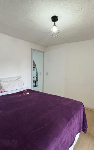 Casa à venda com 330m², 5 quartos e 4 vagas Casa à venda com 330m², 5 quartos e 4 vagasQuarto 4