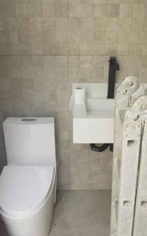 Casa de condomínio à venda com 350m², 2 quartos e 6 vagasBanheiro Externo