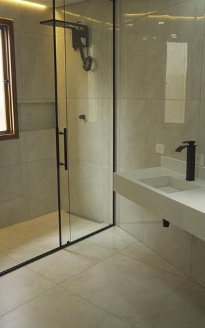 Casa de condomínio à venda com 350m², 2 quartos e 6 vagasBanheiro da Suíte 2