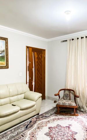 Casa à venda com 50m², 2 quartos e 2 vagasSala