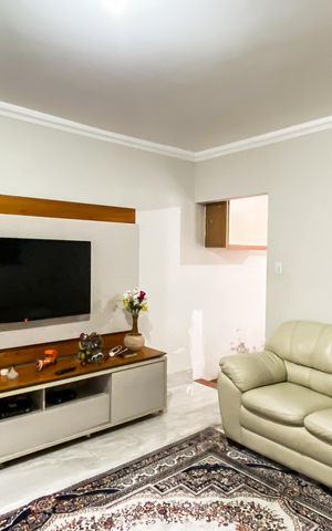 Casa à venda com 50m², 2 quartos e 2 vagasSala