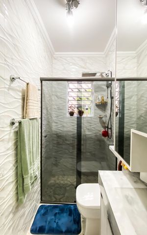 Casa à venda com 50m², 2 quartos e 2 vagasBanheiro da Suíte