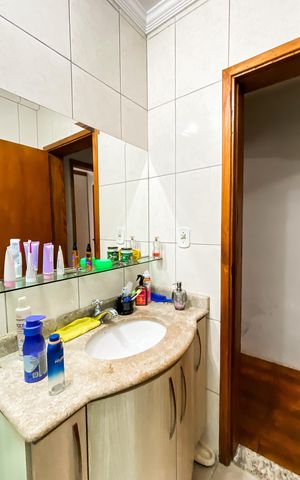 Casa à venda com 50m², 2 quartos e 2 vagasBanheiro 