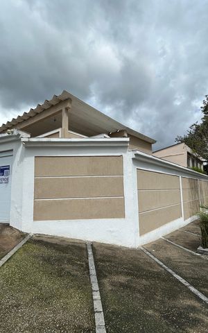 Casa à venda com 285m², 3 quartos e 2 vagasFachada