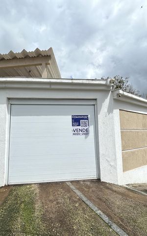 Casa à venda com 285m², 3 quartos e 2 vagasFachada + placa