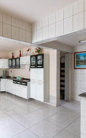Casa à venda com 232m², 3 quartos e 6 vagas Casa à venda com 232m², 3 quartos e 6 vagasCozinha