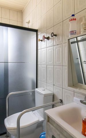 Casa à venda com 232m², 3 quartos e 6 vagas Casa à venda com 232m², 3 quartos e 6 vagasBanheiro