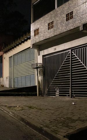Casa para alugar com 120m², 2 quartos e 2 vagasFachada