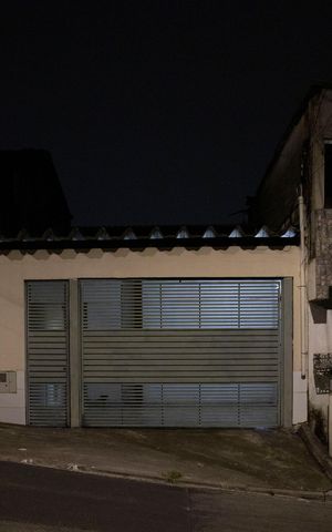 Casa para alugar com 120m², 2 quartos e 2 vagasFachada