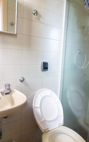 Apartamento para alugar com 217m², 4 quartos e 3 vagas Apartamento para alugar com 217m², 4 quartos e 3 vagasBanheiro de Serviço