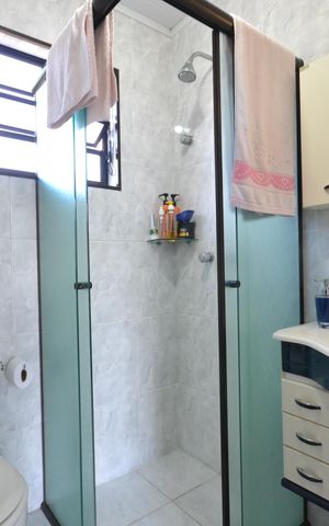 Casa para alugar com 230m², 4 quartos e 3 vagasBanheiro 1