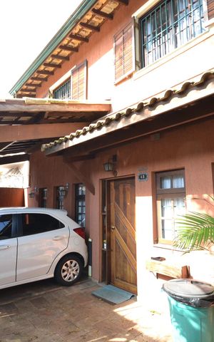 Casa para alugar com 230m², 4 quartos e 3 vagasFachada