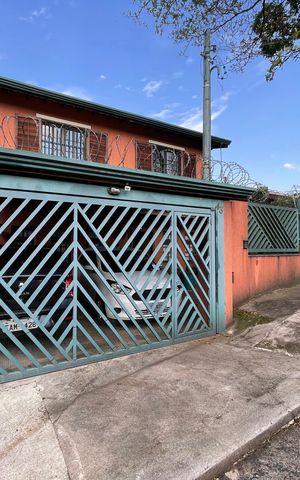 Casa para alugar com 230m², 4 quartos e 3 vagasFachada