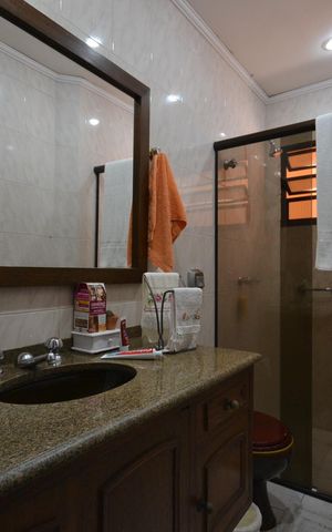 Casa para alugar com 230m², 4 quartos e 3 vagasBanheiro 4