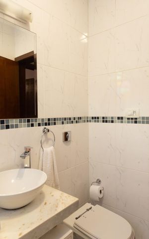 Casa à venda com 250m², 3 quartos e 4 vagas Casa à venda com 250m², 3 quartos e 4 vagasBanheiro 1