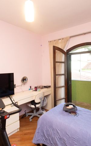 Casa à venda com 250m², 3 quartos e 4 vagas Casa à venda com 250m², 3 quartos e 4 vagasQuarto 2