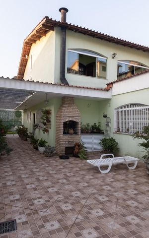 Casa à venda com 250m², 3 quartos e 4 vagas Casa à venda com 250m², 3 quartos e 4 vagasQuintal / Churraqueira