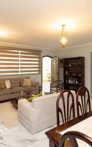 Casa à venda com 250m², 3 quartos e 4 vagas Casa à venda com 250m², 3 quartos e 4 vagasSala