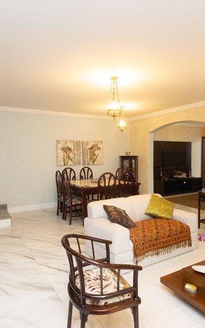 Casa à venda com 250m², 3 quartos e 4 vagas Casa à venda com 250m², 3 quartos e 4 vagasSala