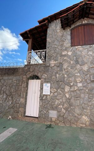 Casa à venda com 330m², 5 quartos e 4 vagas Casa à venda com 330m², 5 quartos e 4 vagasPlaca instalada com o codigo RVRC-187. no dia 17-09-2026