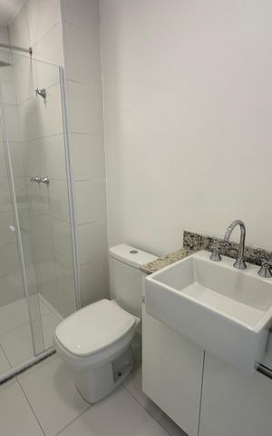 Apartamento à venda com 55m², 2 quartos e 2 vagas Apartamento à venda com 55m², 2 quartos e 2 vagasBanheiro da Suíte