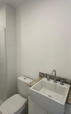 Apartamento à venda com 55m², 2 quartos e 2 vagas Apartamento à venda com 55m², 2 quartos e 2 vagasBanheiro da Suíte
